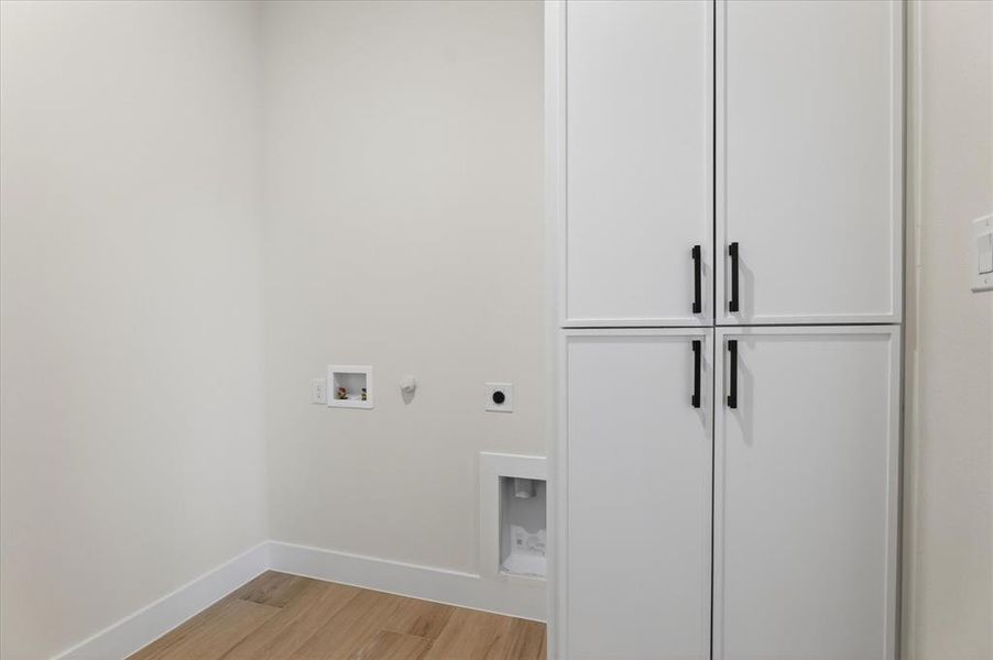 Spacious, unfurnished interior of a new home in , Celeste (Image 23).