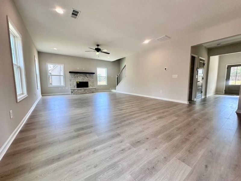 Spacious, unfurnished interior of a new home in Sagebrook, Newnan (Image 13).