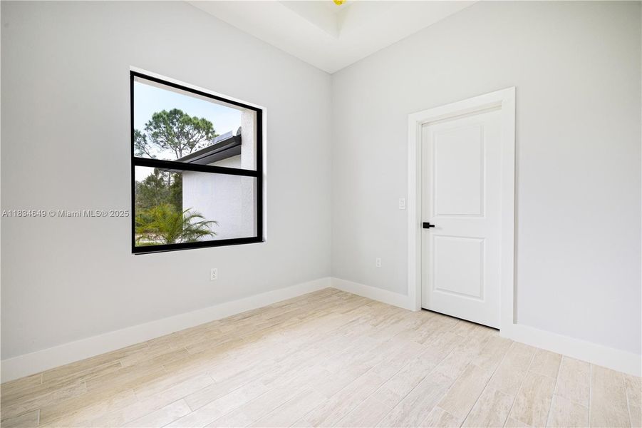 Spacious, unfurnished interior of a new home in , Lehigh Acres (Image 37).