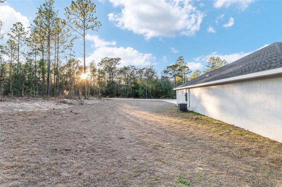 Exterior details and patio area of a home in , Dunnellon (Image 38).