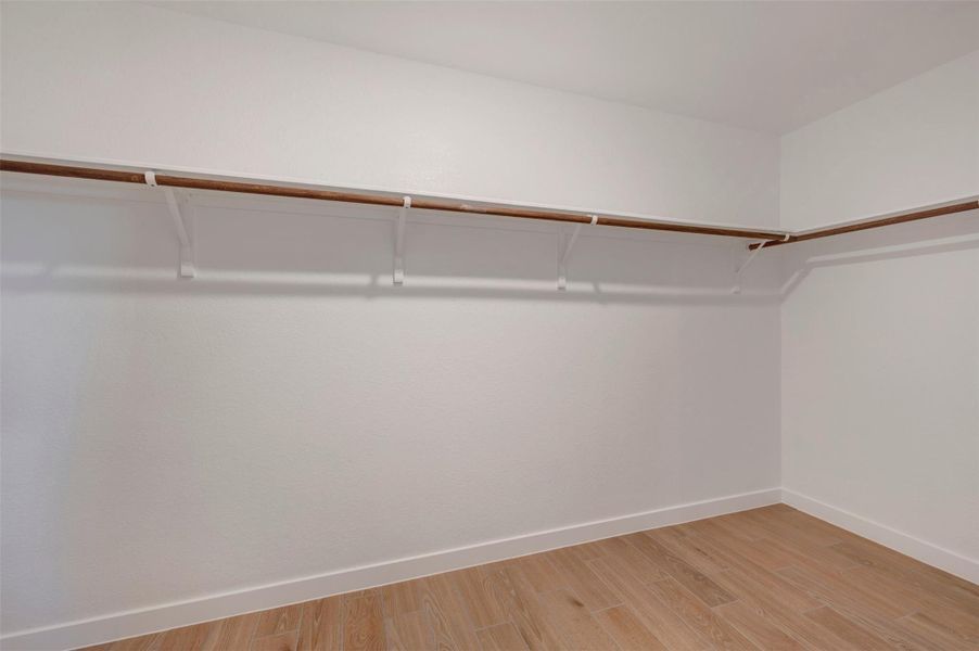 Spacious, unfurnished interior of a new home in Willow Springs, Buda (Image 11).