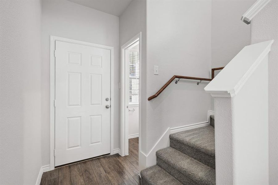 Spacious, unfurnished interior of a new home in Sycamore Landing, Fort Worth (Image 9).