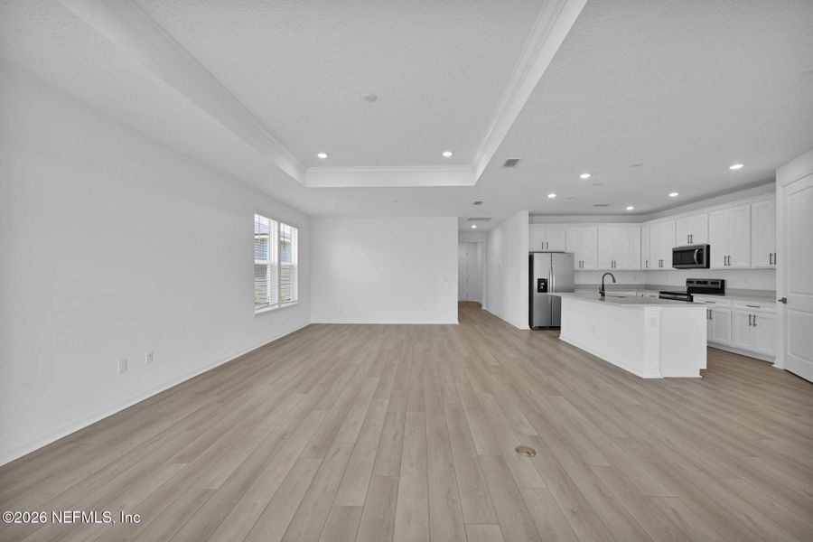 Spacious, unfurnished interior of a new home in Hyland Trail, Green Cove Springs (Image 38).