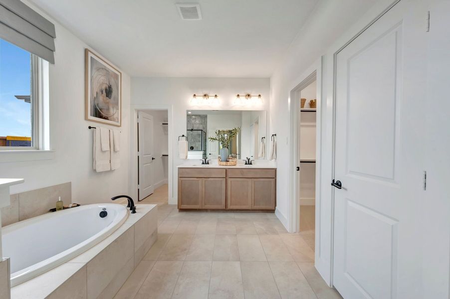 Owner's Bathroom Owner's Bathroom