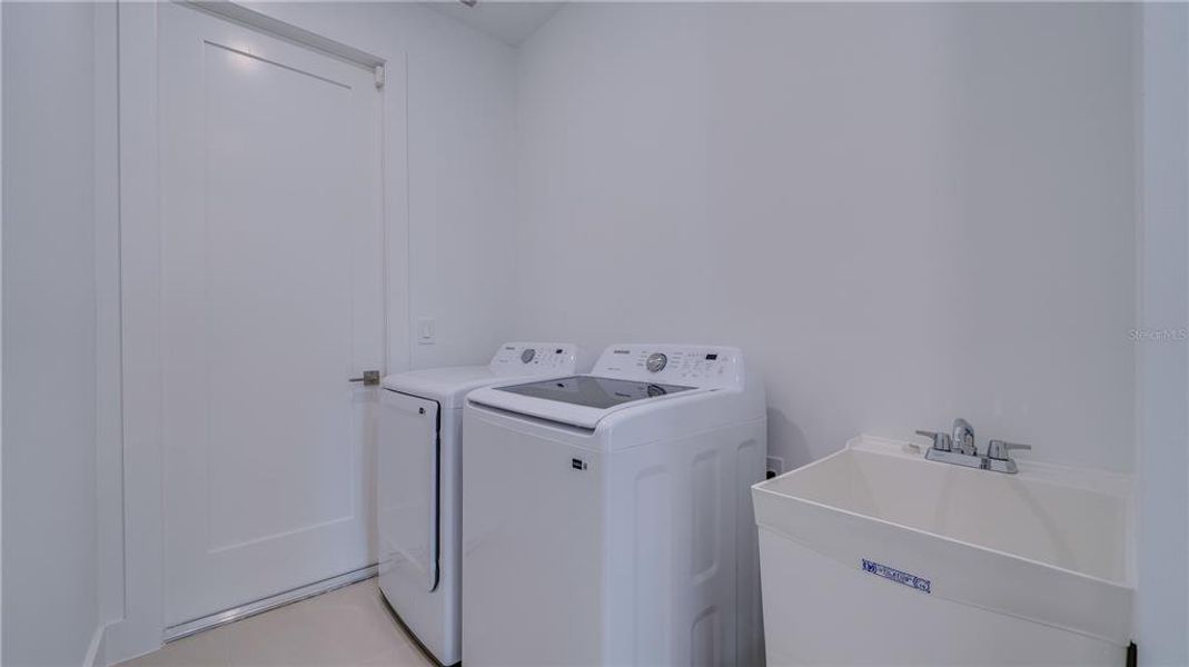 Close-up of interior finishes inside a home in , Lehigh Acres (Image 12). Close-up of interior finishes inside a home in , Lehigh Acres (Image 12).