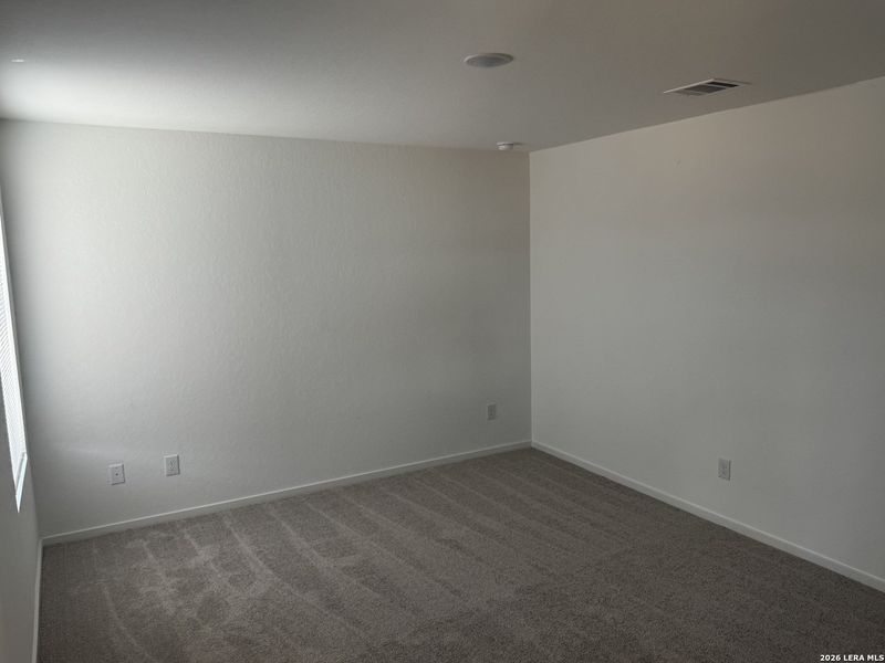 Spacious, unfurnished interior of a new home in Clearwater Creek, Marion (Image 8).
