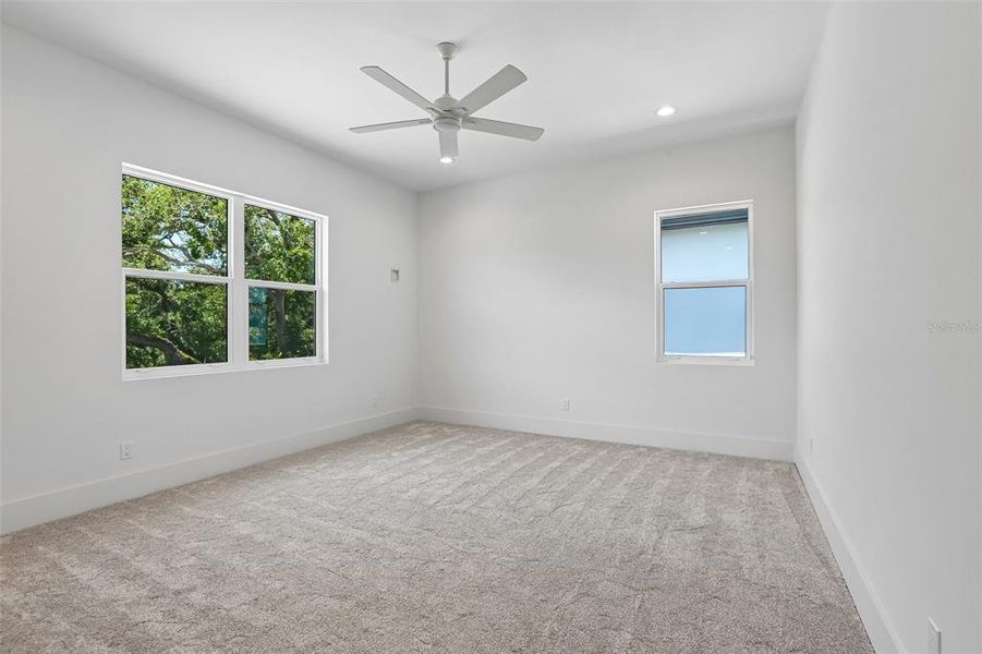 Spacious, unfurnished interior of a new home in , Tampa (Image 85).