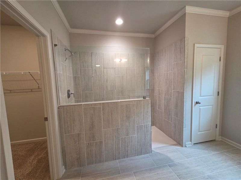 Spacious, unfurnished interior of a new home in , Bethlehem (Image 19).