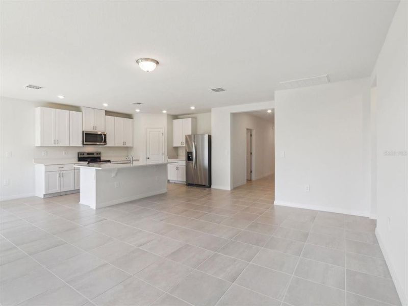 Spacious, unfurnished interior of a new home in The Reserve at Van Oaks, Auburndale (Image 13).