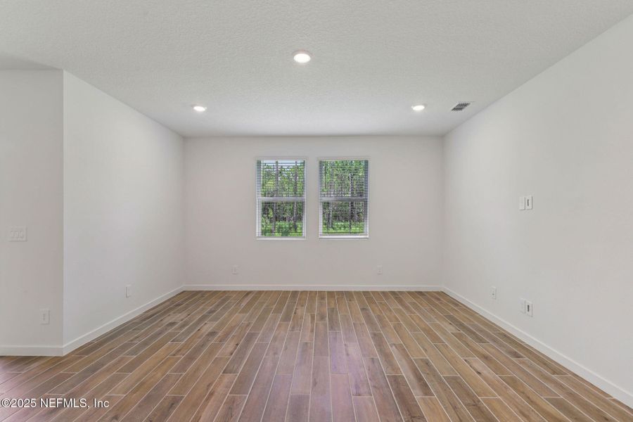 Spacious, unfurnished interior of a new home in Colbert Landings, Palm Coast (Image 13).