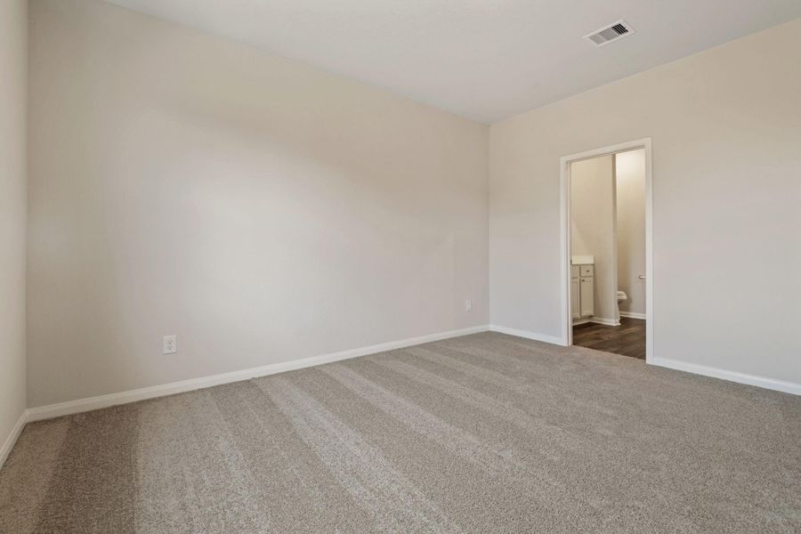 Spacious, unfurnished interior of a new home in Trails at Cochran Ranch, Waller (Image 21).