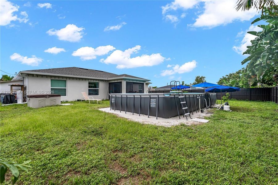 Exterior details and patio area of a home in , Cape Coral (Image 22).