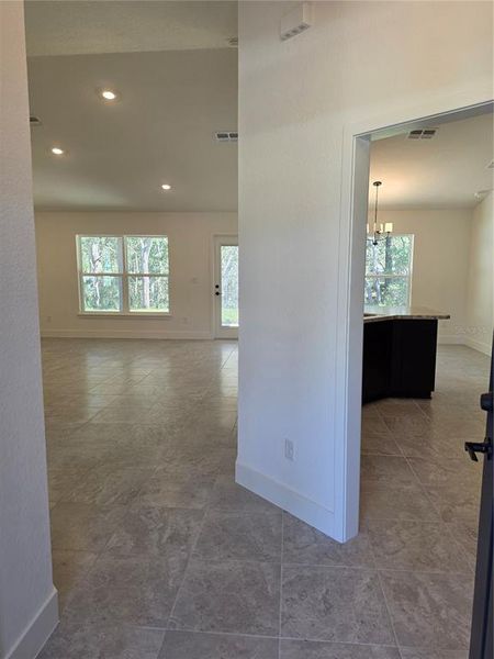 Spacious, unfurnished interior of a new home in Royal Highlands, Weeki Wachee (Image 10).