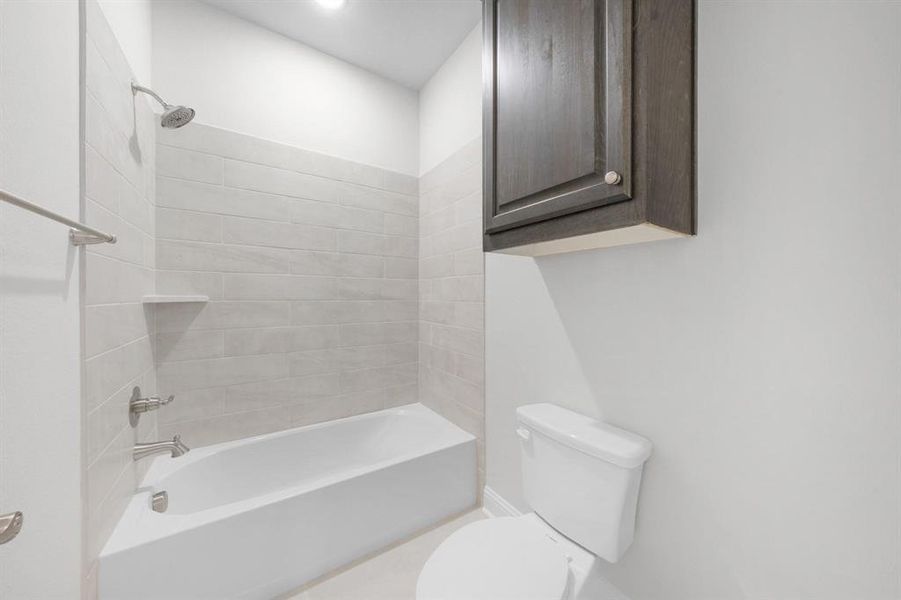 Furnished interior view inside a new home in Heath Golf and Yacht, Heath (Image 12).