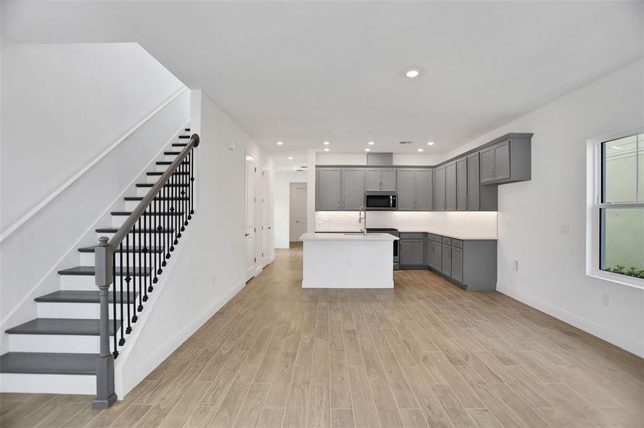 Spacious, unfurnished interior of a new home in Bungalow Walk at Lakewood Ranch, Sarasota (Image 25).