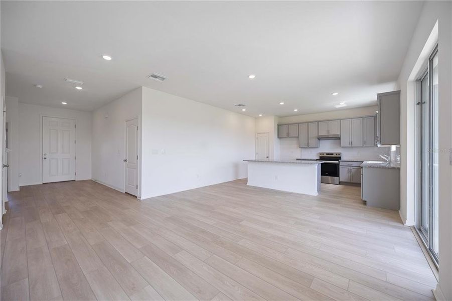 Spacious, unfurnished interior of a new home in Creekside at Rutland Ranch, Parrish (Image 17).