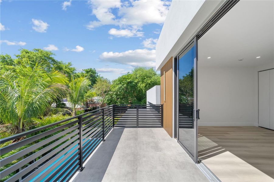 Exterior details and patio area of a home in , Miami (Image 28).