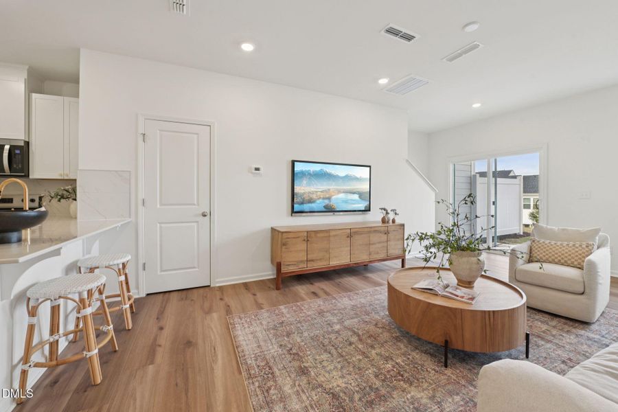 7-web-or-mls-2027 Oakdale Dr-S3103-007