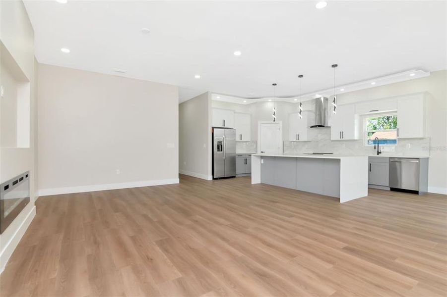 Spacious, unfurnished interior of a new home in , Gulfport (Image 22).