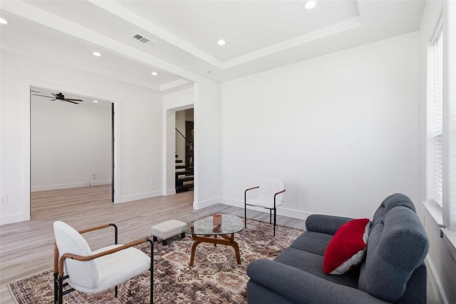 Furnished interior view inside a new home in , Ovilla (Image 10).