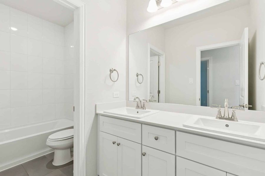 Furnished interior view inside a new home in Las Lomas, Forney (Image 8).