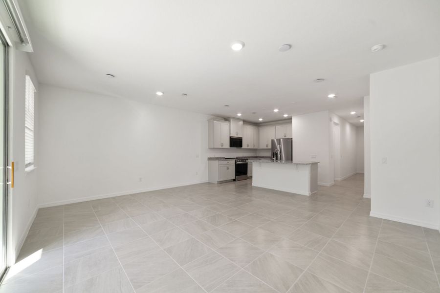 Spacious, unfurnished interior of a new home in Towns at Greenleaf, Oviedo (Image 26).