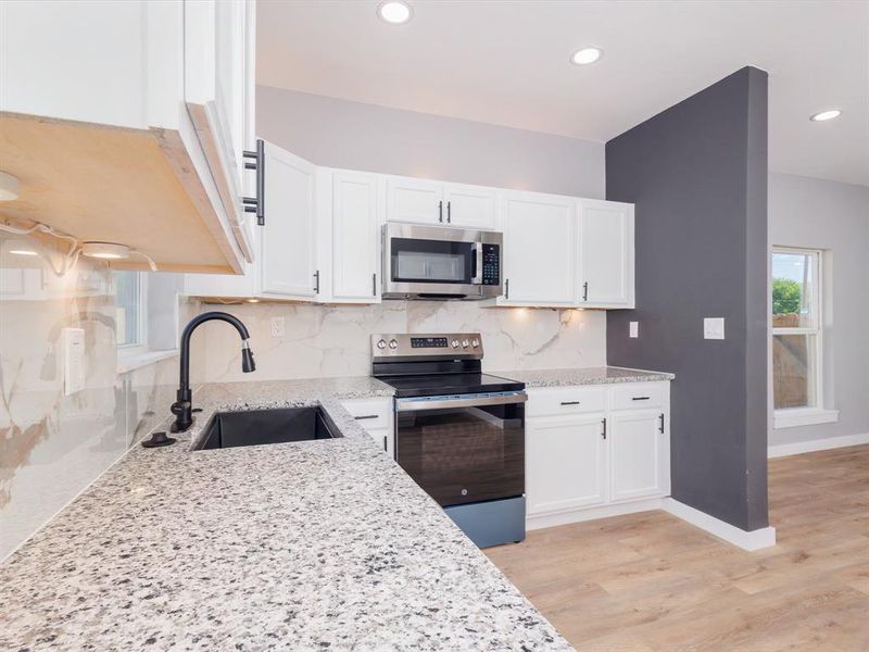 Furnished interior view inside a new home in , Brownwood (Image 9).