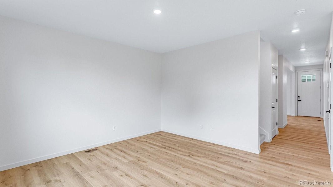 Spacious, unfurnished interior of a new home in Hansen Farm, Fort Collins (Image 18). Spacious, unfurnished interior of a new home in Hansen Farm, Fort Collins (Image 18).