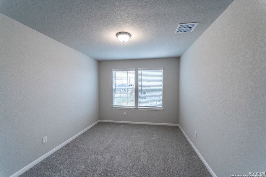 Spacious, unfurnished interior of a new home in Cloud Country, New Braunfels (Image 11).