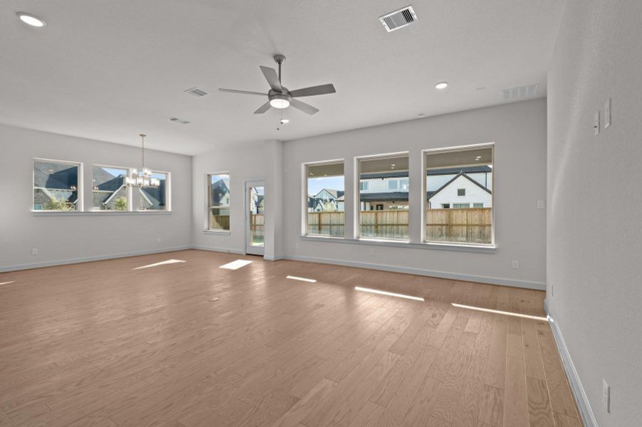 Photo does not represent actual home options and selection. Ask Sales consultant for specific selections.