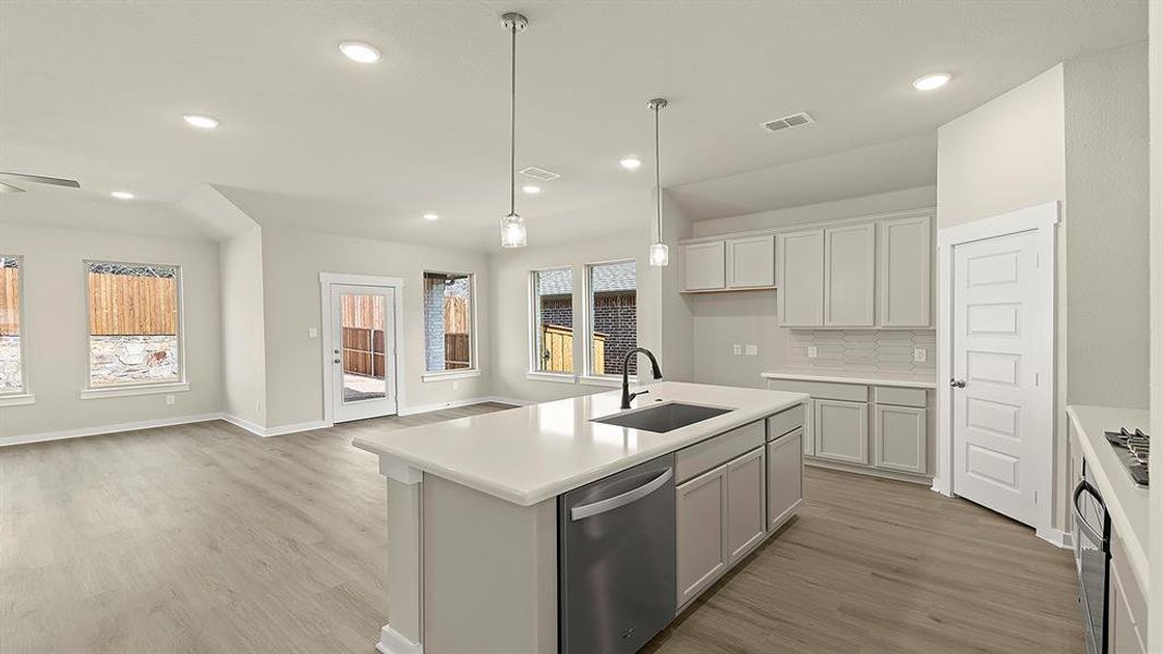 11. 2110 Sunnymede - Kitchen (4)