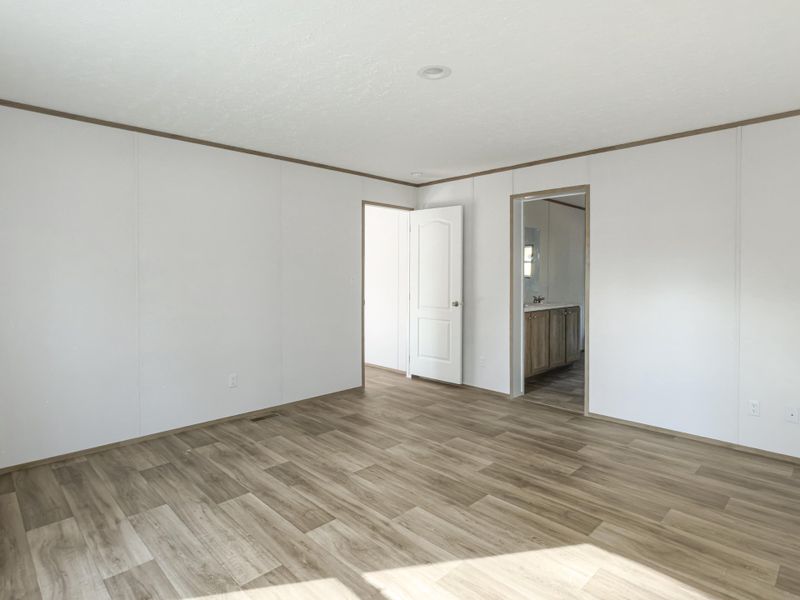 Spacious, unfurnished interior of a new home in , Walterboro (Image 19).