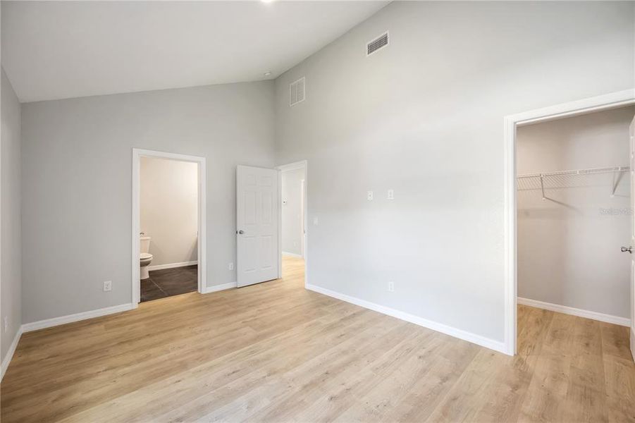 Spacious, unfurnished interior of a new home in , North Port (Image 32).