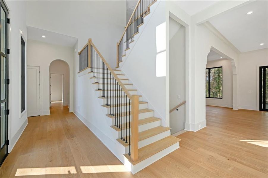 Spacious, unfurnished interior of a new home in , Alpharetta (Image 47).