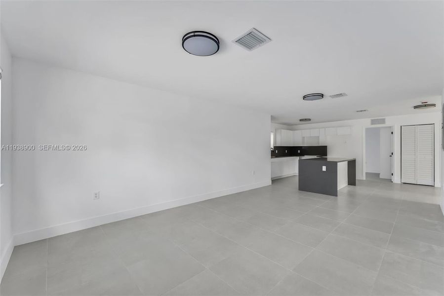 Spacious, unfurnished interior of a new home in , Miami (Image 14).