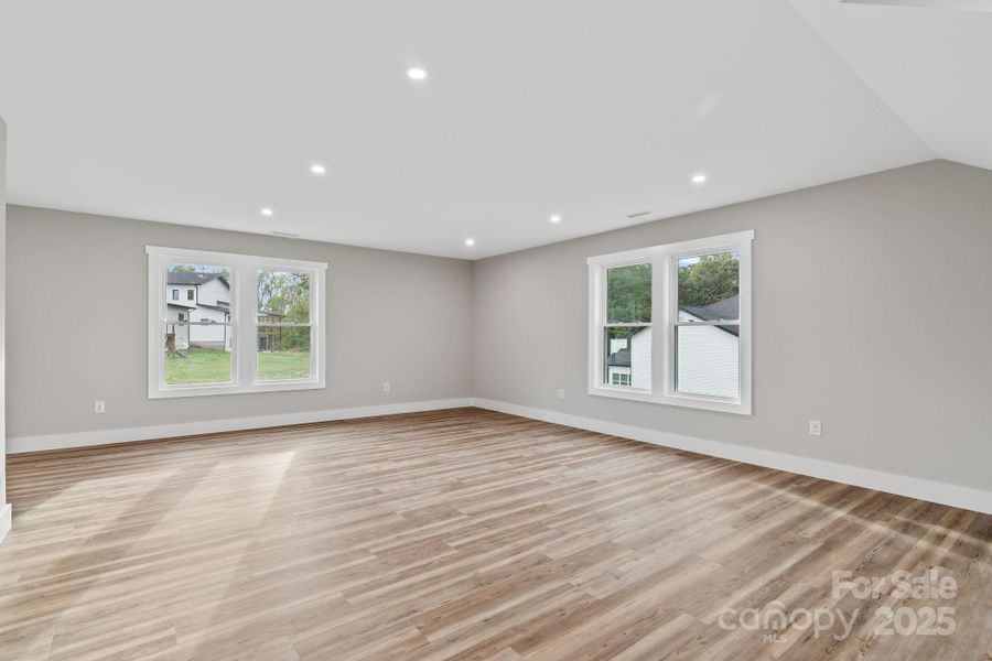 Spacious, unfurnished interior of a new home in , Asheville (Image 34).