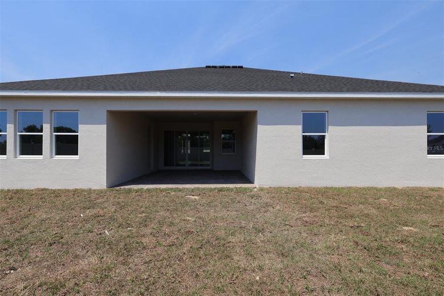 Exterior details and patio area of a home in Willow Run, Apopka (Image 6).