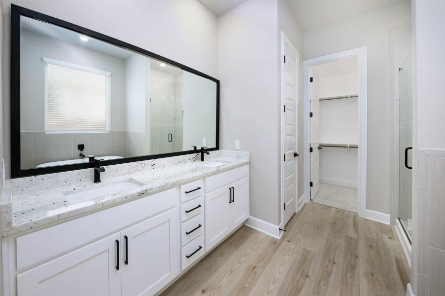 Furnished interior view inside a new home in , Iowa Colony (Image 9).