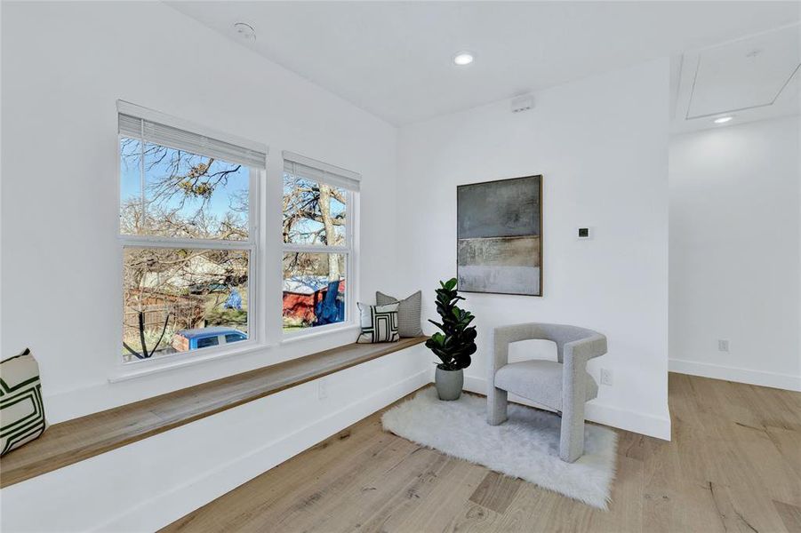 upstairs sitting area/flex space