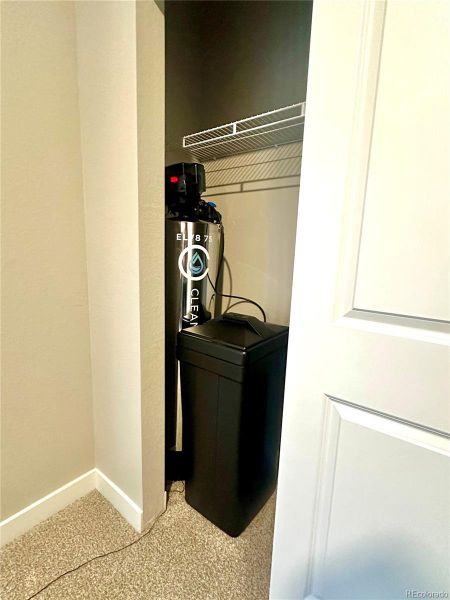 Reverse osmosis water filtration system