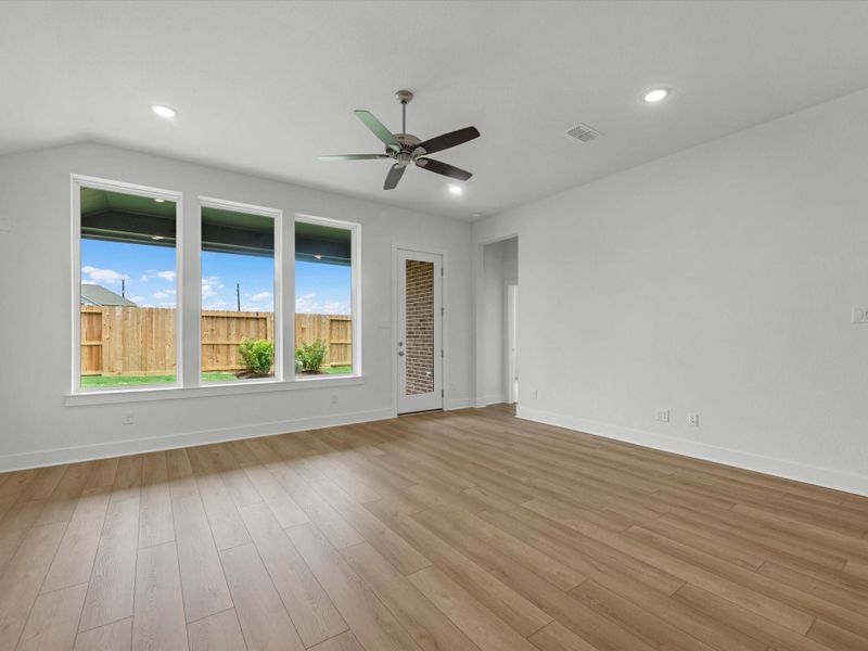 Spacious, unfurnished interior of a new home in Jubilee 50′, Hockley (Image 14).