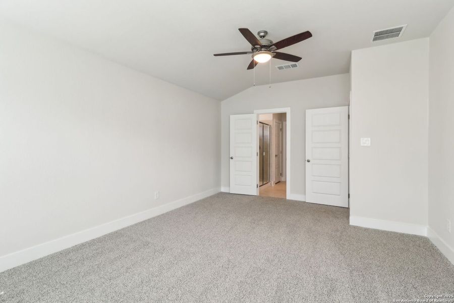 Spacious, unfurnished interior of a new home in Comanche Ridge, San Antonio (Image 39).