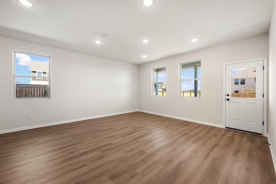Spacious, unfurnished interior of a new home in Patterson Ranch, Georgetown (Image 36).