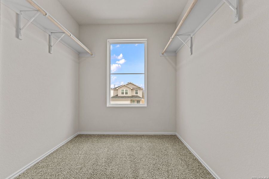 Spacious, unfurnished interior of a new home in Bollinger, Uhland (Image 22).