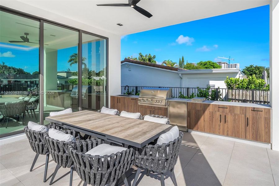 Exterior details and patio area of a home in , Miami (Image 28).