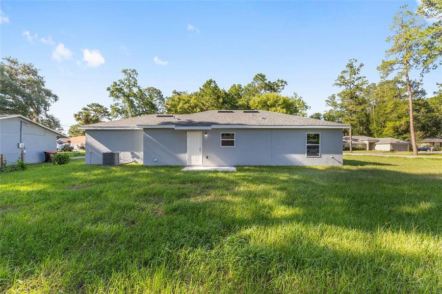 Exterior details and patio area of a home in , Ocala (Image 21).