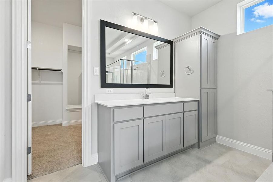 Furnished interior view inside a new home in Ridge Crossing, Waxahachie (Image 8).