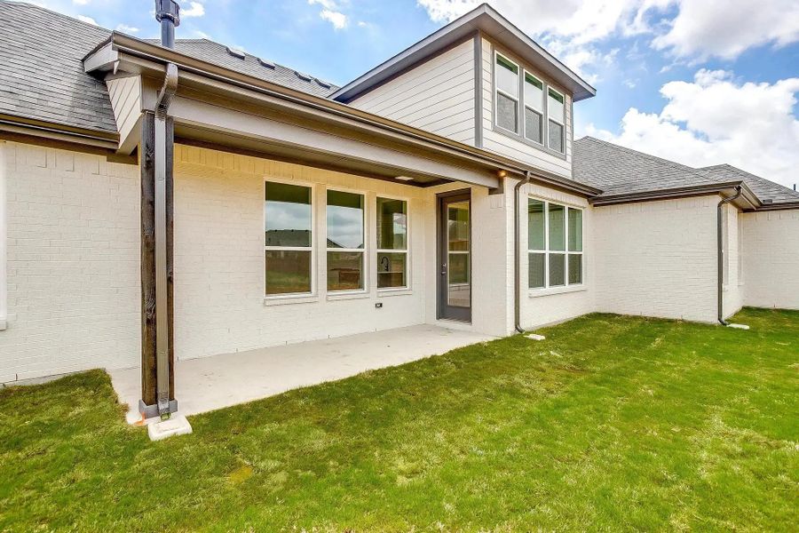 Representative exterior details of a home built from the The Brazos by Elmwood Custom Homes in Ranch at Stone Hill, Waxahachie (Image 6). Representative exterior details of a home built from the The Brazos by Elmwood Custom Homes in Ranch at Stone Hill, Waxahachie (Image 6).