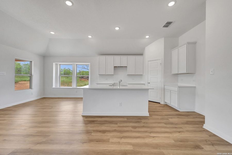 Spacious, unfurnished interior of a new home in Chaparral Ranch, Floresville (Image 21).