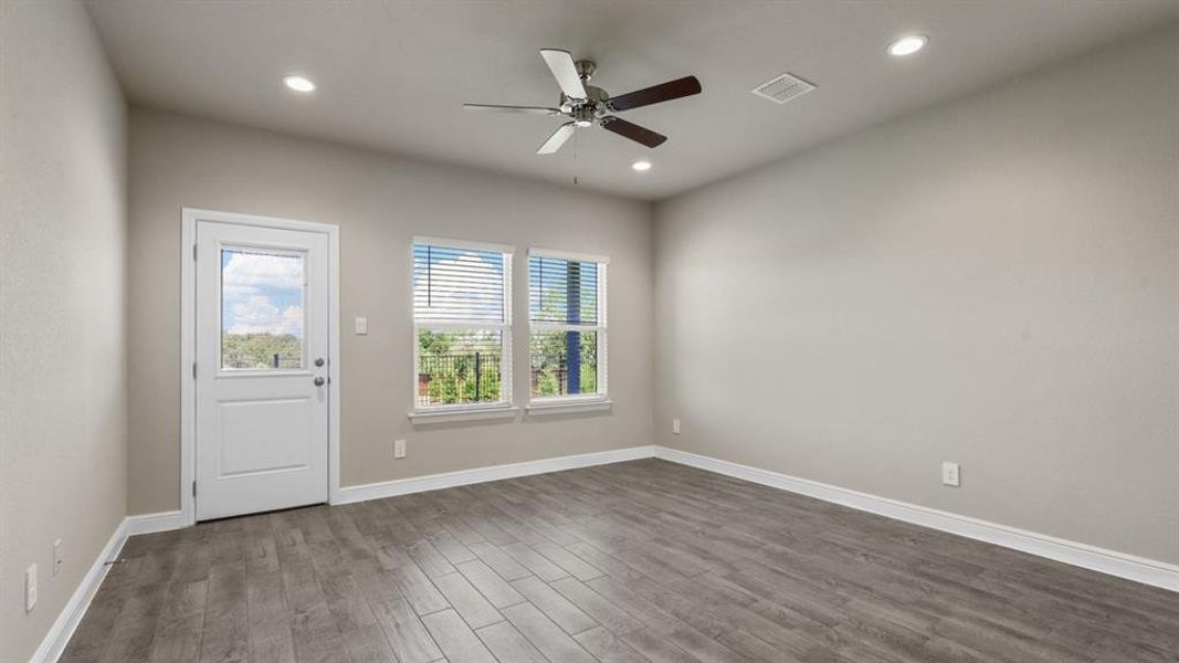 Spacious, unfurnished interior of a new home in Rock Creek Ranch, Fort Worth (Image 23). Spacious, unfurnished interior of a new home in Rock Creek Ranch, Fort Worth (Image 23).